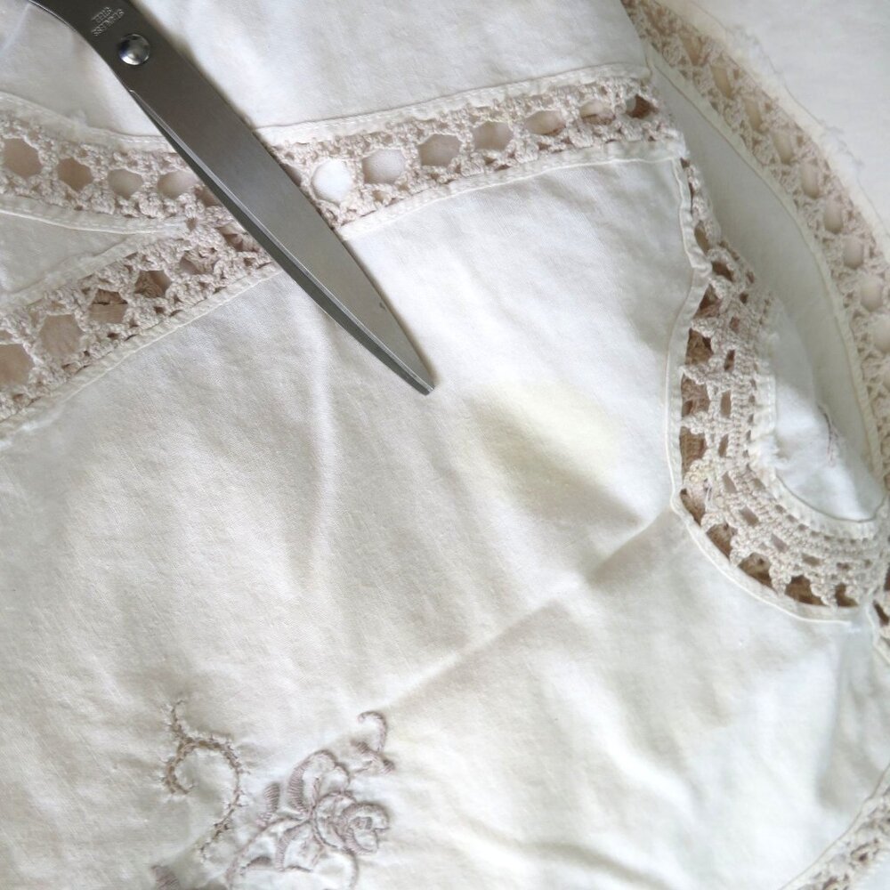 Vintage Beige Cotton Tablecloth Embroidered Floral Crochet Lace Details 48 x 66 - Picture 12 of 12